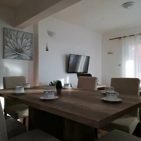 Petra Apartment *